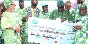 Afe Babalola doles out N13.2m to Ekiti State farmers